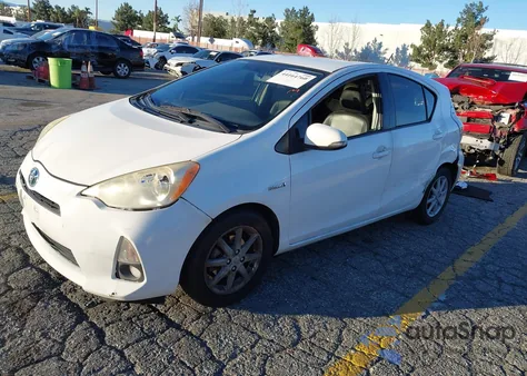 2012 Toyota Prius C Four z USA, uszkodzony, nr VIN JTDKDTB37C1013218